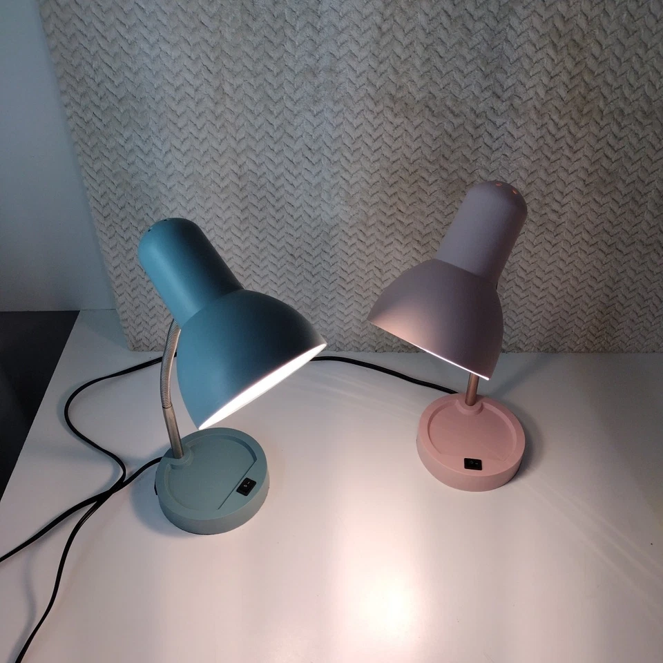 2-Lámparas de Escritorio LED para Mainstays-con Toma de CA y Catch-All Base 1-Azul 1-Rosa Ganso Foto 3 de 4