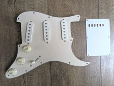 Genuine Squier Strat SE White Pickguard Fully Loaded +Back Plate & Screws 590a