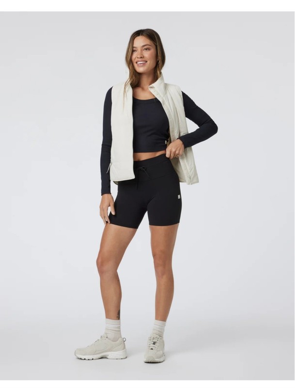 Vuori Women's Beige Puffer Vest M Full Zip Pockets Sleeveless 