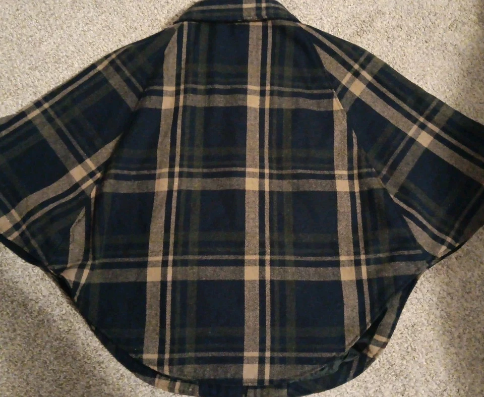 Casaco estilo poncho Rue 21 feminino grande xadrez escuro zíper completo + fecho capa duffel - Imagem 3 de 4