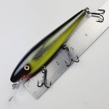 Freshwater Wood Crankbait - Unknown Maker Diving Nice Paint Job Bass Walleye #10