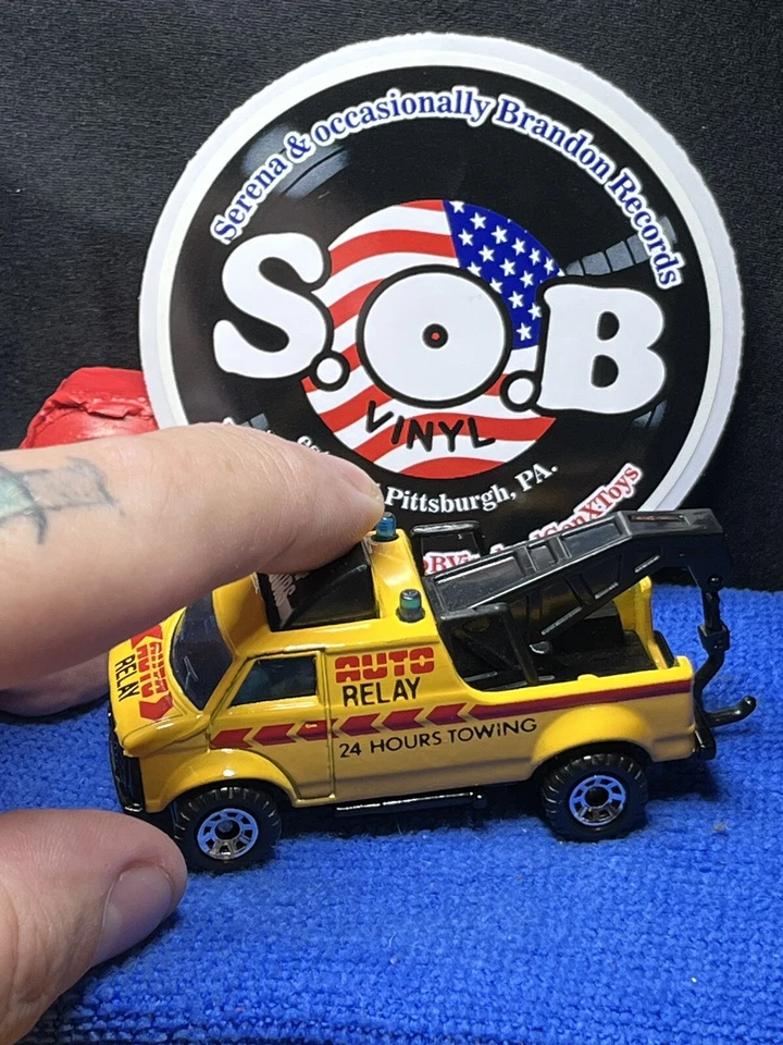 Camión de remolque Matchbox 1985 furgoneta avería 4x4 1:64 amarillo fundido a presión usado casi nuevo Foto 2 de 4