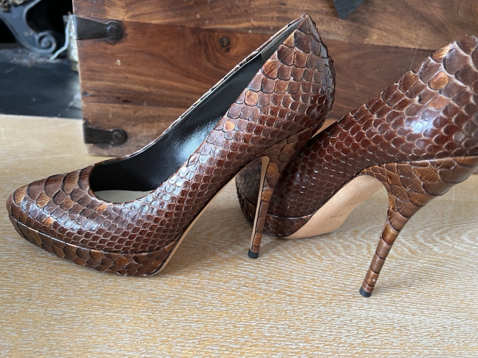 Gucci Brown Bronze Python platform pumps, Size 40 - image 11