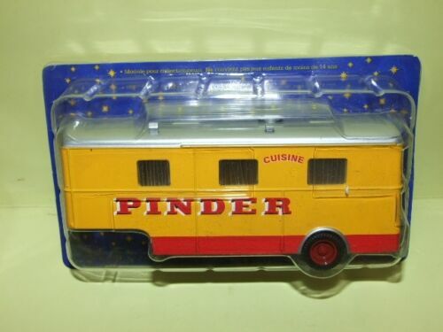 Camion Marmon 1/64 Avec Remorque éléphants Pinder - Modèle Altaya En Zamak Rouge Et Jaune