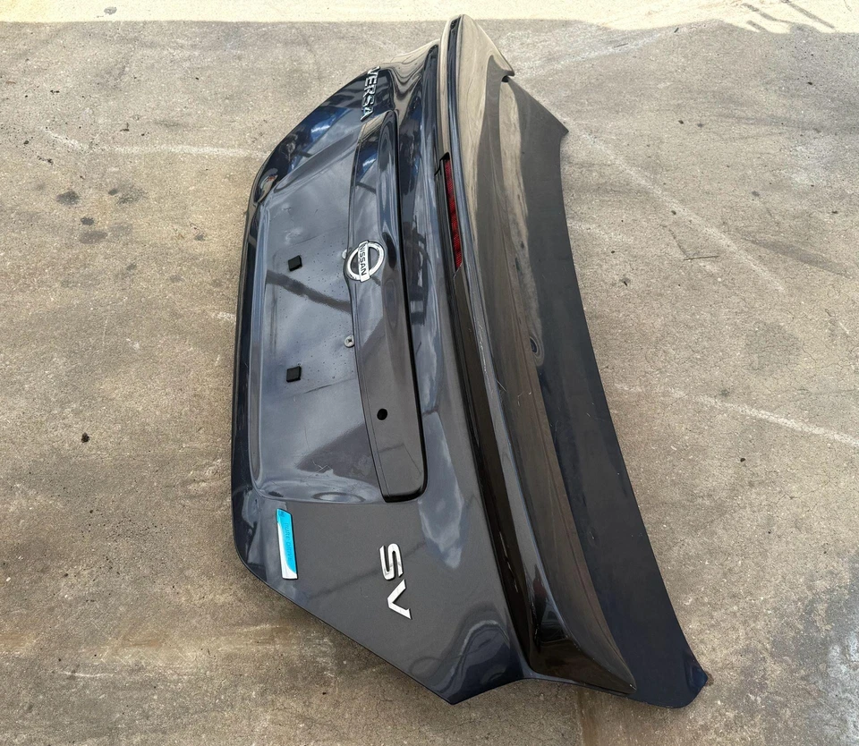 Nissan Versa 2012-2017 maletero/portón trasero sedán 226946 Foto 3 de 4