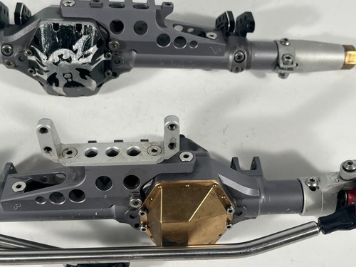 Used Axial Wraith Bomber Front & Rear Ar60 Built Vanquish Crawler Axles - Picture 3 of 24