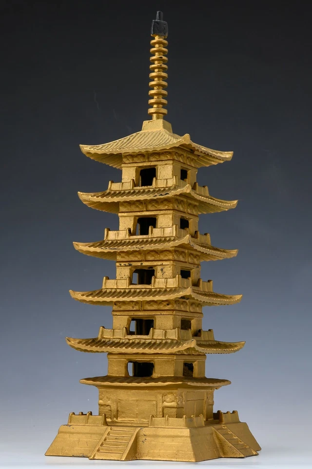 Antigua figura de metal japonesa vintage pagoda dorada de cinco pisos 五重塔 Tsushima Foto 3 de 4