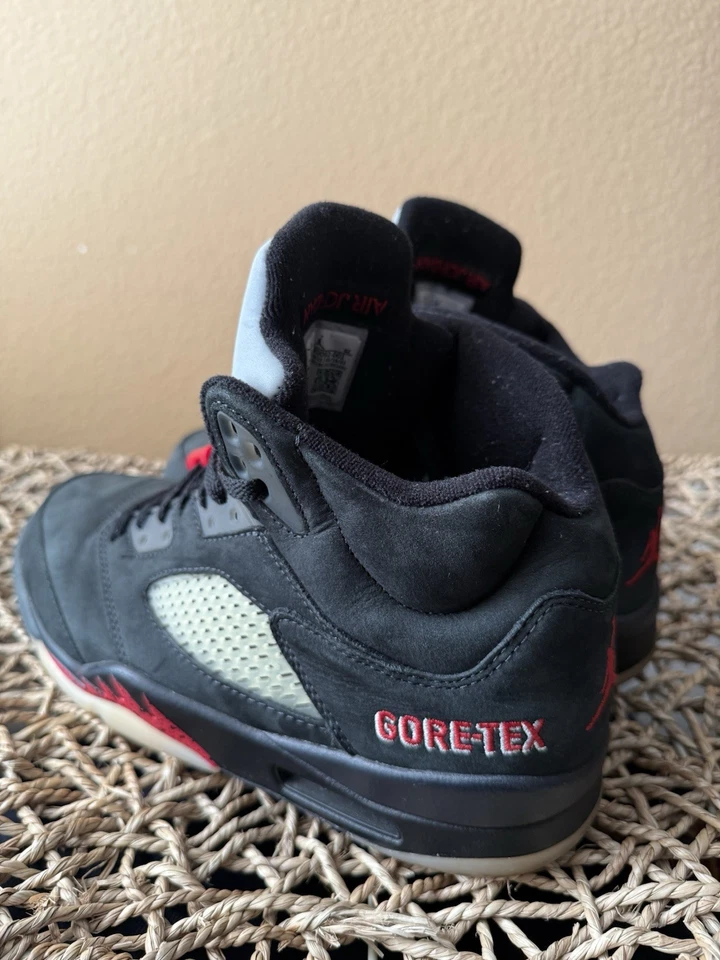 Air Jordan 5 Retro GORE-TEX 'Off-Noir' Hombre Talla 10.5/Mujer Talla 12 Foto 2 de 4