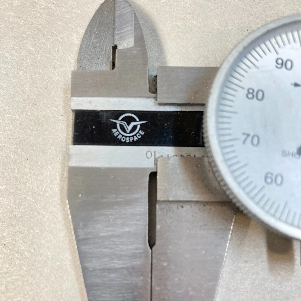 Pinza de esfera aeroespacial .001 8" con estuche Foto 4 de 4