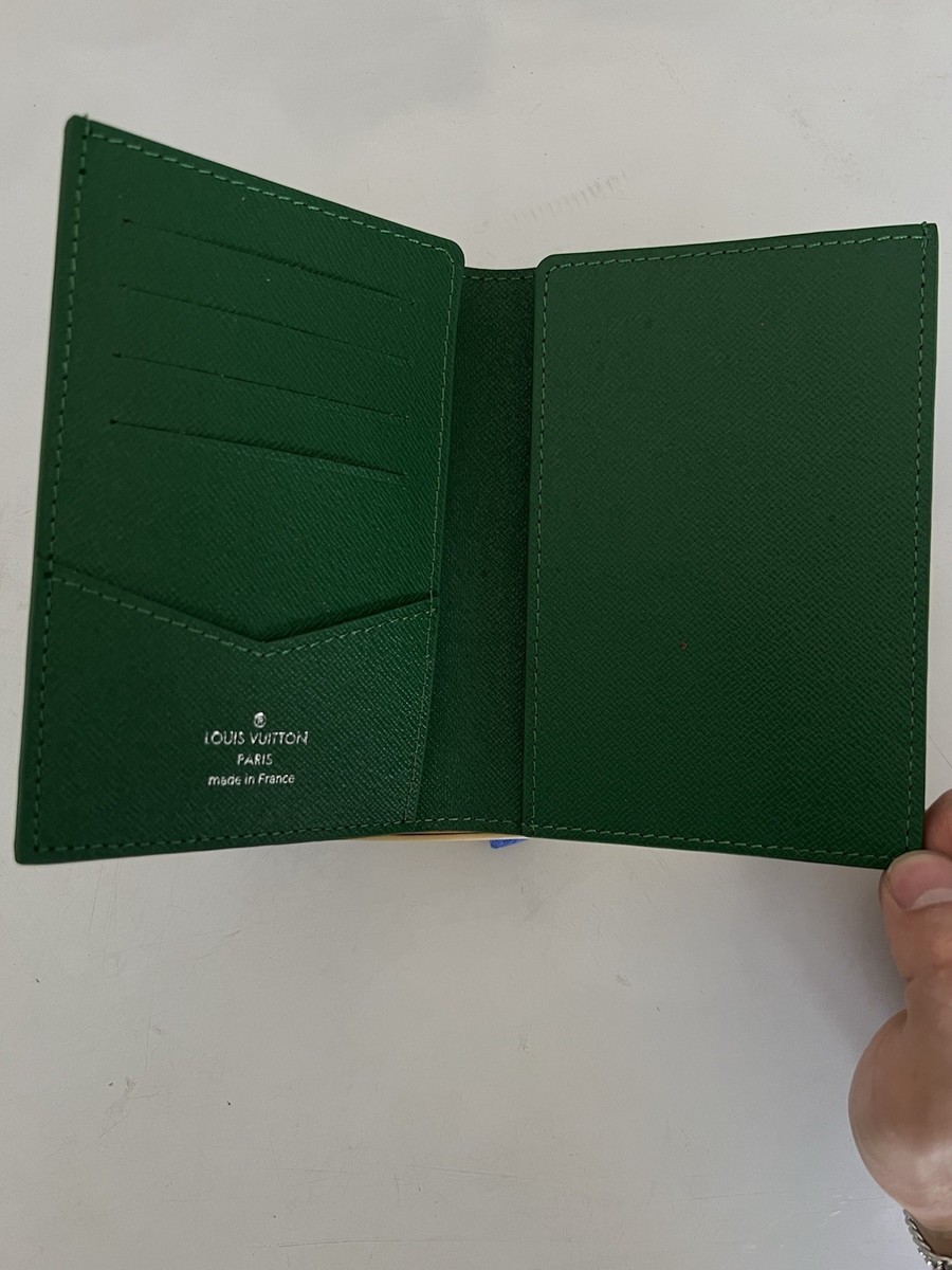 Louis Vuitton グリーンレザー ケース Louis Vuitton Golf Green Leather Passport Holder Wallet Organizer