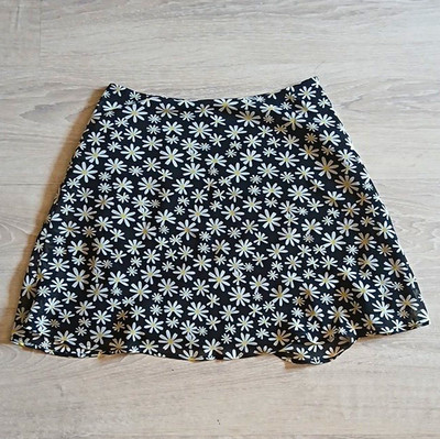 Divided by H&M Damen Rock A-Linie kurz Blumenmuster Schwarz/Weiß/Beige Gr. 38