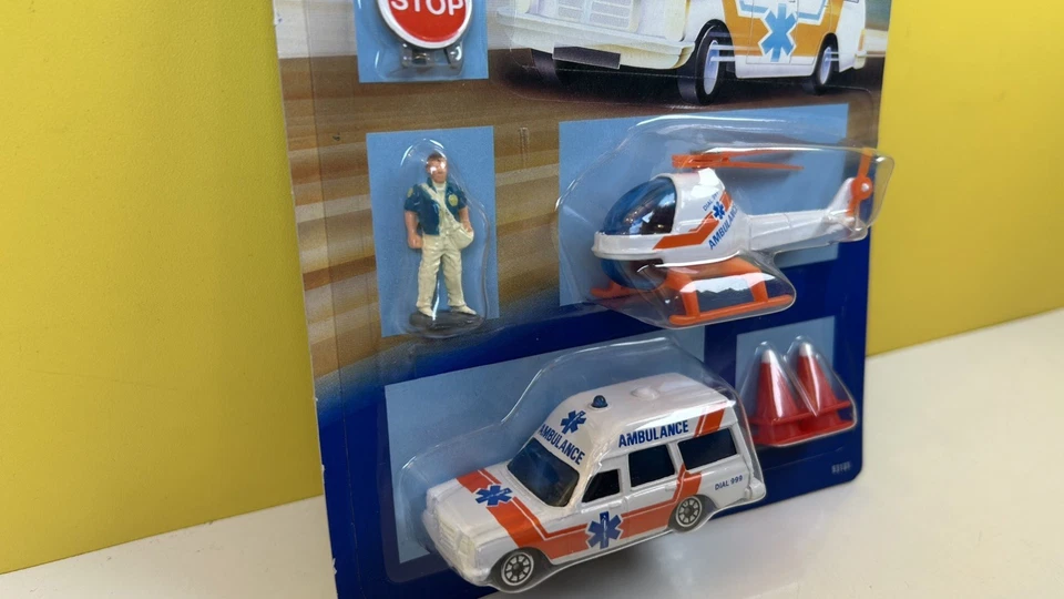 CORGI AUTO CITY 93101 AMBULANCE MERCEDES & HELICOPTER EMERGENCY SET / MINT - Image 2 of 4