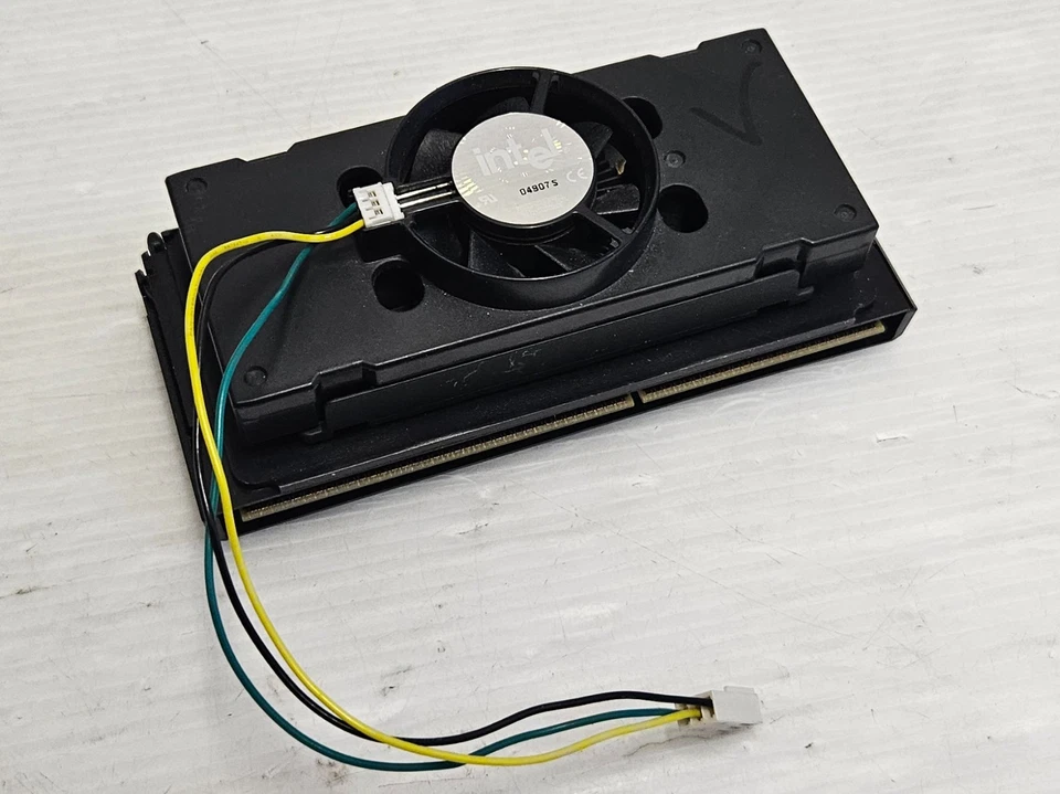 Intel Pentium II 400MHz Slot 1, SL2S7, 512KB, FSB 100MHz Original Heatsink & FAN - Image 2 of 3