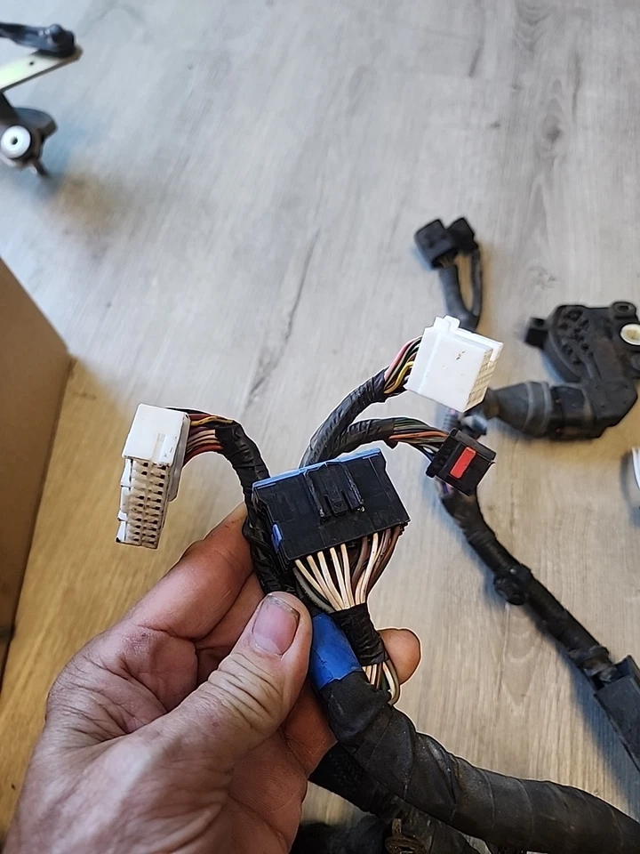 Arnés de cableado automático del motor Kia Rio 2005 1,6 L OEM usado Foto 3 de 4