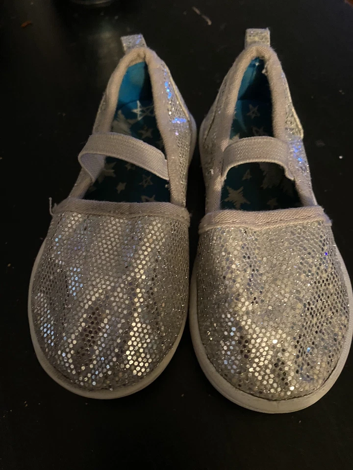 Zapatos plateados Garanimals para niños pequeños talla 4 Foto 4 de 4
