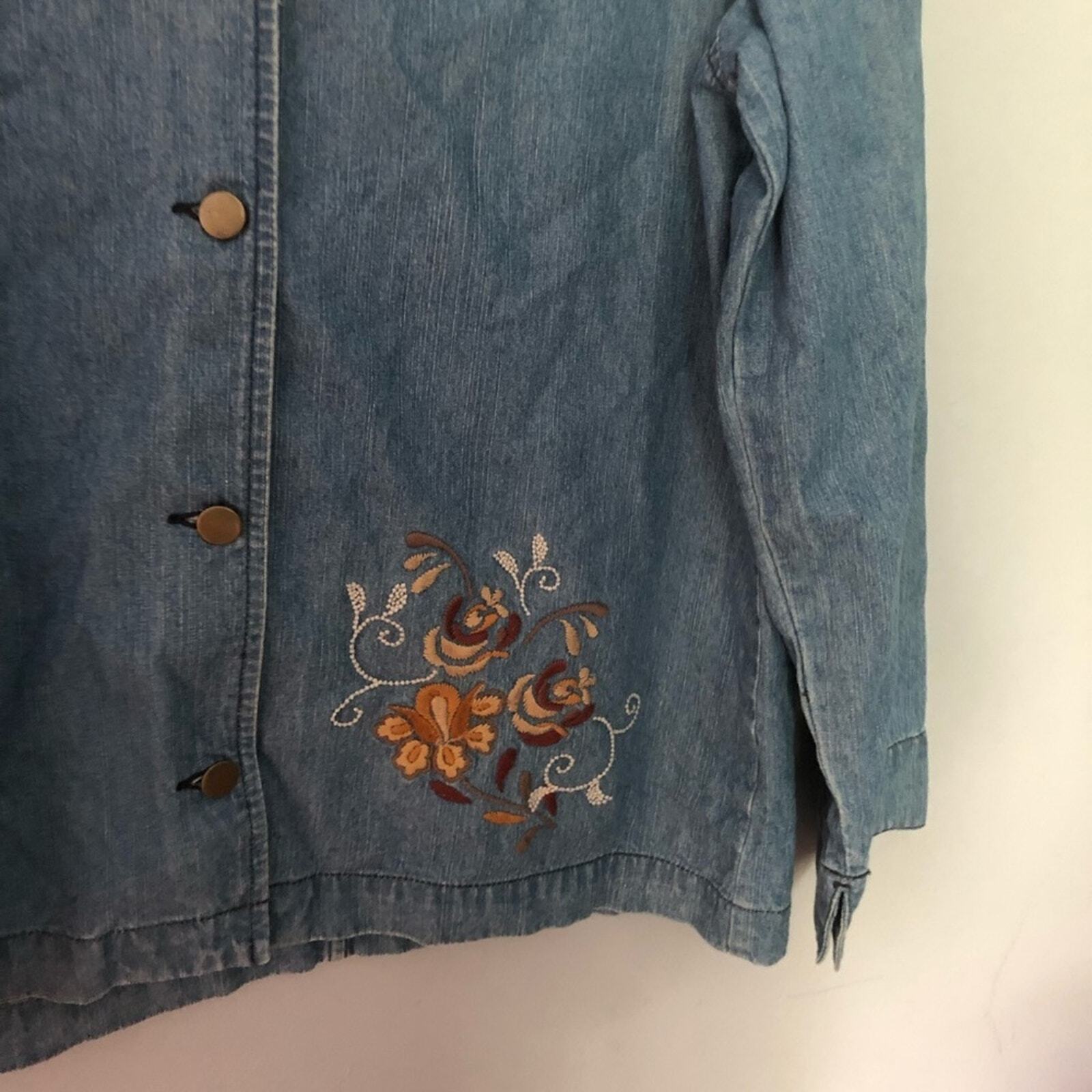 Classic Elements Vintage embroidered button up ch… - image 4