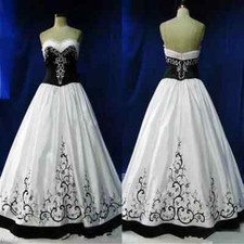 Vintage Gothic Country Wedding Dresses Black and White Embroidery Bridal Gowns