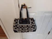 COACH SIGNATURE ASHLEY BLACK/WHITE LARGE BAG NO SHOLDER STRAP E1294-F17446
