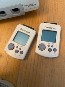 Sega Dreamcast Console, Controllers and VMUs