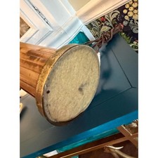 Mid Century Bambus Split Rattan Säulenform Tischlampe mit Messing Details
