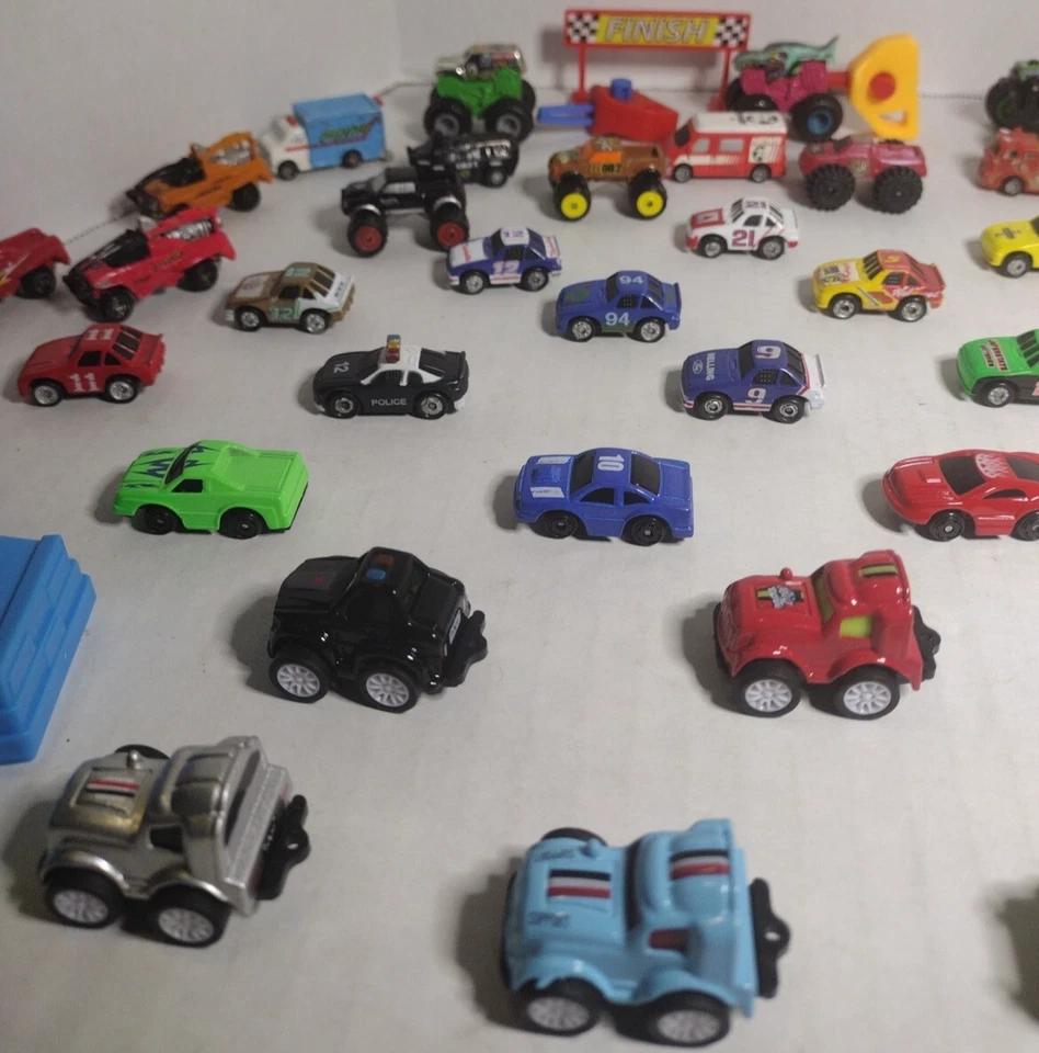 Винтажные микро автомобили Hot Wheels, Imperial, Road Champs, Funrise и универсальный лот 60+ - Изображение 3 из 4