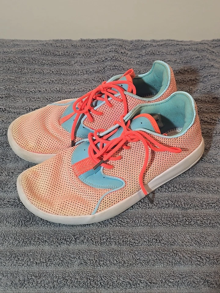 Zapatos Air Jordan Big Kids Eclipse Talla 5Y # 724356 804 Rosa/Azul Polvo Foto 3 de 4