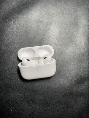 Apple AirPods Pro 2nd Generation with MagSafe Wireless Charging Case (USB C)...
