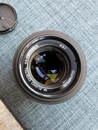 Olympus M.Zuiko Digital ED 45mm f/1.8 Festbrennweite Objektiv - Schwarz... - Bild 2 von 4