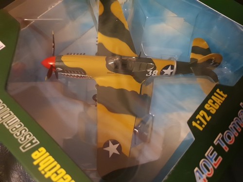 Easy Model Assembled Aviation Model 37274 P-40E Tomahawk 1.72 aircraft military - Picture 2 of 3