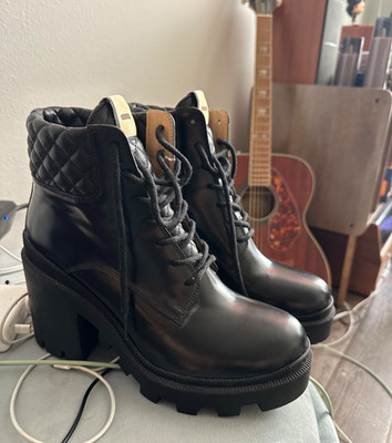 Women s Black Gucci Platform Quilted Boots, lace up. Size 9.5 slightly used once