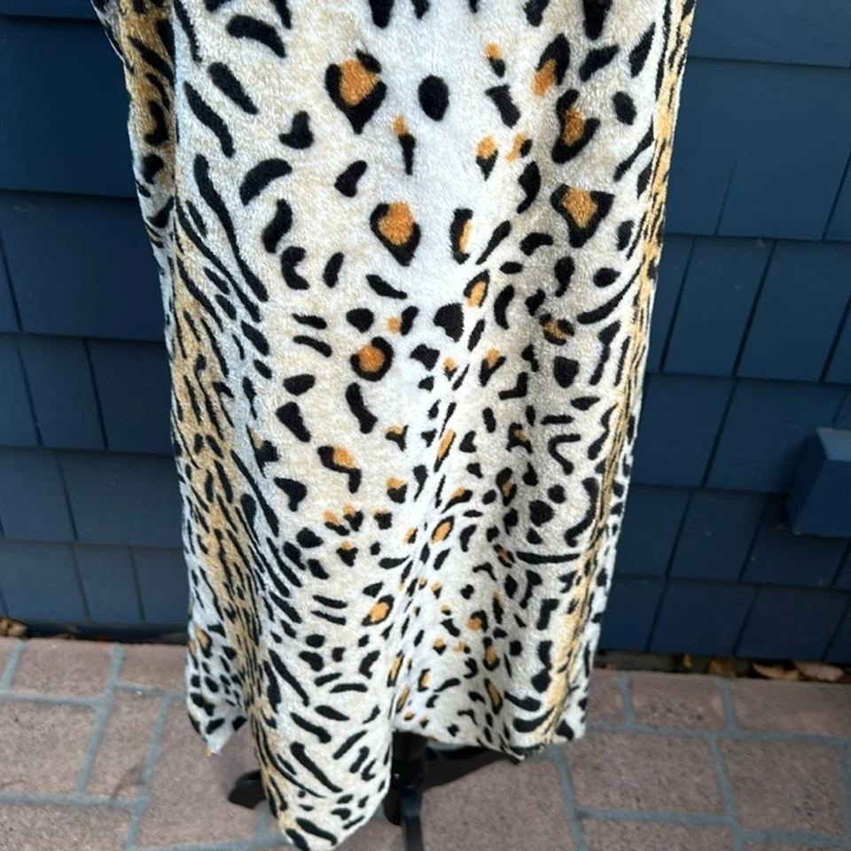 🤎🖤🤎Flintstones dress or cavegirl fur cheetah 🐆 Halloween or fun - Image 3 of 4