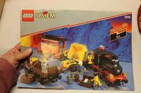 1998 LEGO System 3225 Classic Train Building Set 280 Pieces