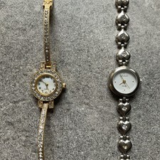 Hermoso par de relojes vintage para mujer ambos relojes funcionan muy bien y en buen estado BK