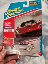Johnny Lightning "White Lightning" Classic Gold Collection 2014 Dodge Viper SRT