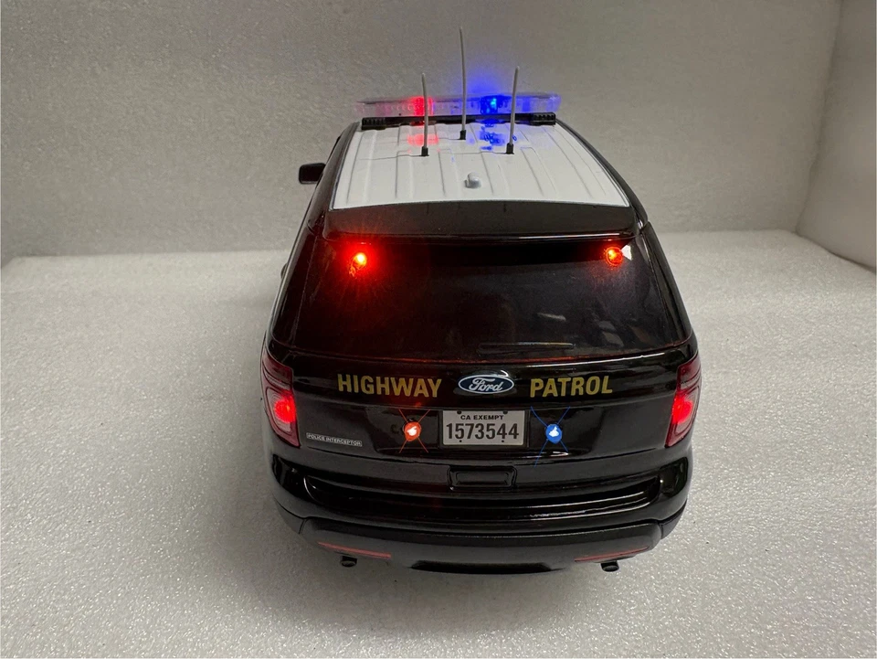2015 CHP California Highway Patrol SUV WORKING  LIGHT & 4 Tone Siren 1/18 POLICE - Image 4 of 4