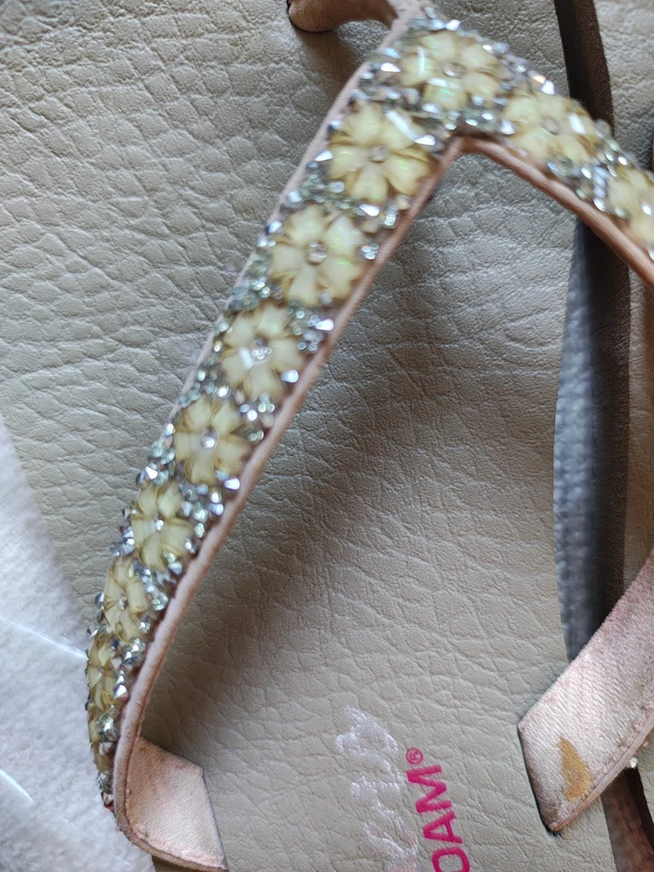 Ladies Sketchers, Size 5, Jewelled Flip Flops, Beige - Image 2 of 4