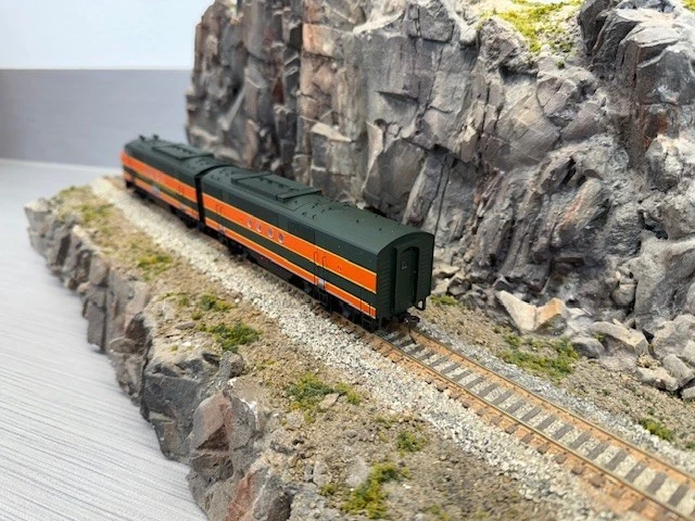 Intermountain Great Northern EMD FT AB Cab # 404 HO locomotives With DCC & Sound - Image 4 of 4
