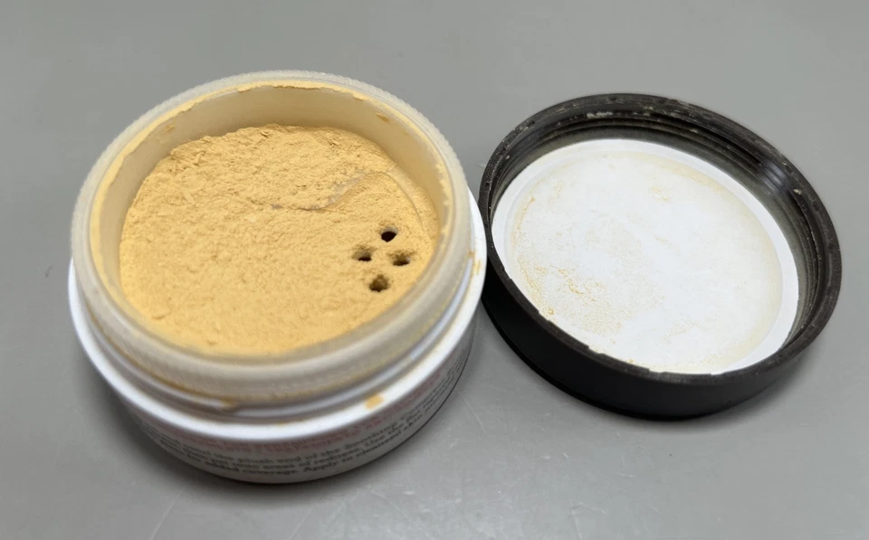 Polvo remedio de enrojecimiento de minerales desnudos sellado 0,17 oz 5 g abierto Foto 4 de 4