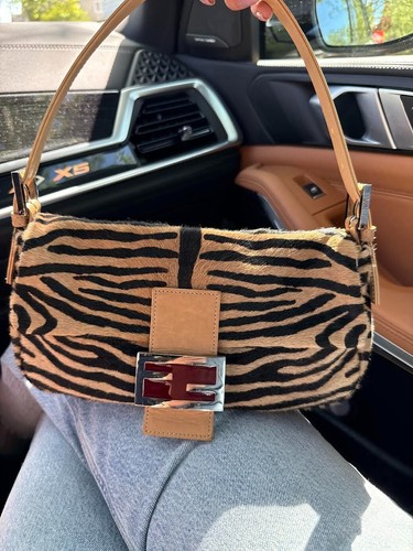 100% AUTHENTIC FENDI BAGUETTE PONY CALF HAIR ZEBRA BLACK TAN RED BUCKLE - 第 1/9 張圖片