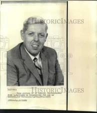 1970 Press Photo Associated Press correspondent Hugh Mulligan - now37625