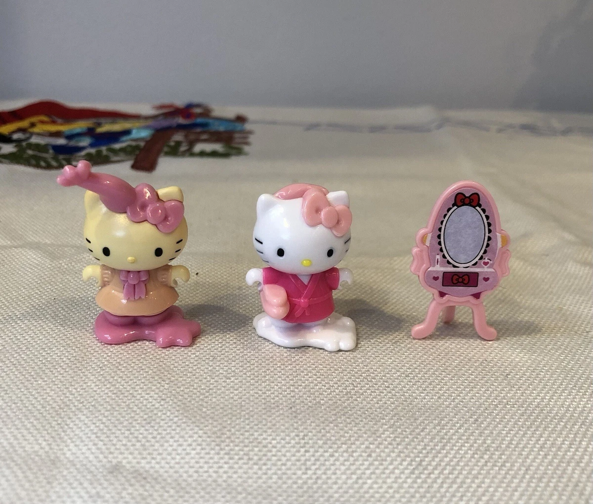 Hello kitty kinder surprise 2025