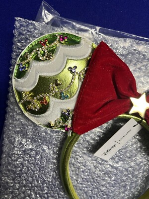BaubleBar Gift bow wrapping Ears The new Disney x BaubleBar Holiday 2025 Collection had  main image 3