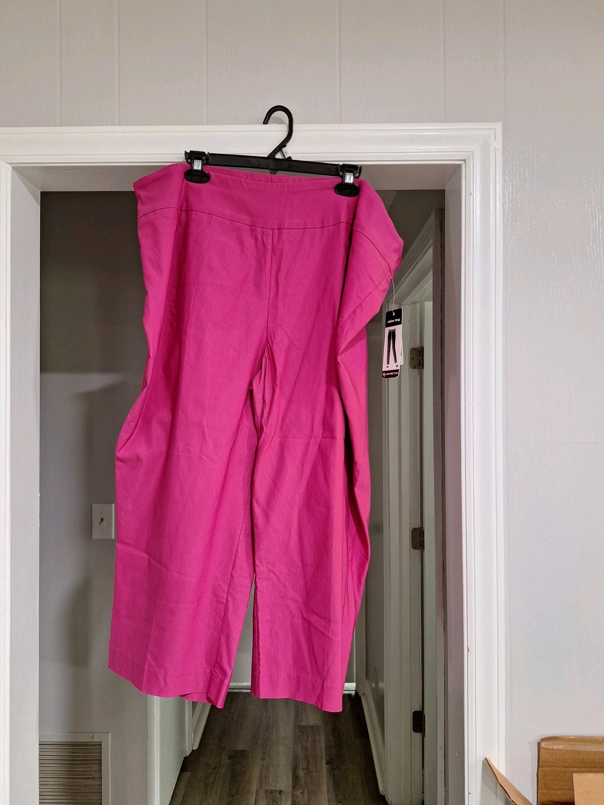 NEW DIRECTIONS CURVY HOT PINK CAPRI PANTS NWT PLUS SIZE 24W BELK e