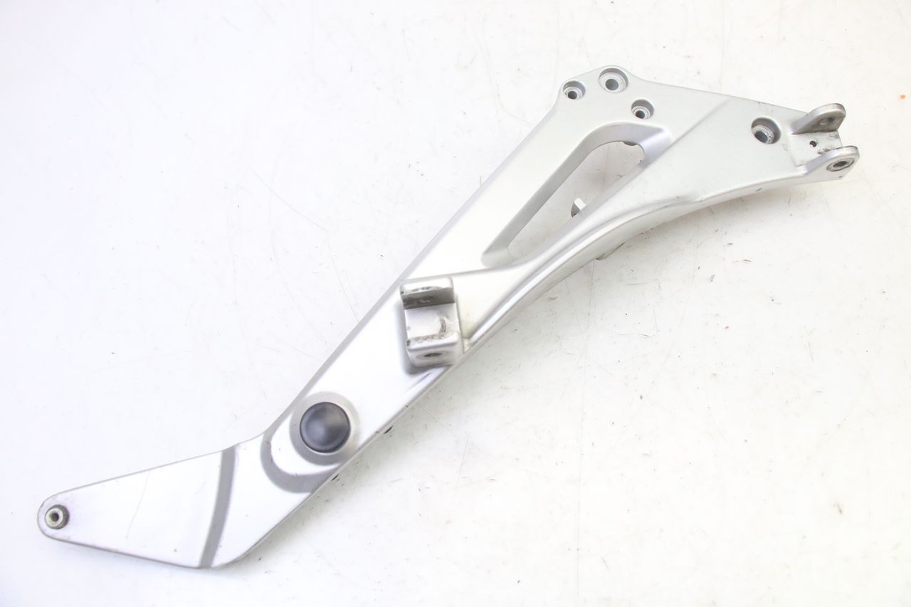 FUSSRASTEN HALTEPLATTEN VORN RECHT - HONDA NTV DEAUVILLE 650 (2001 - 2006)