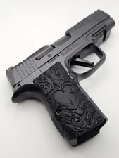 Sig Sauer P365 Luxe Grips - Heart