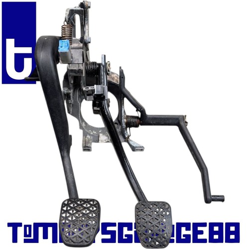 BMW E39 Fußhebel Lagerbock Schaltgetriebe mit Brems- Kupplungspedal 1164854