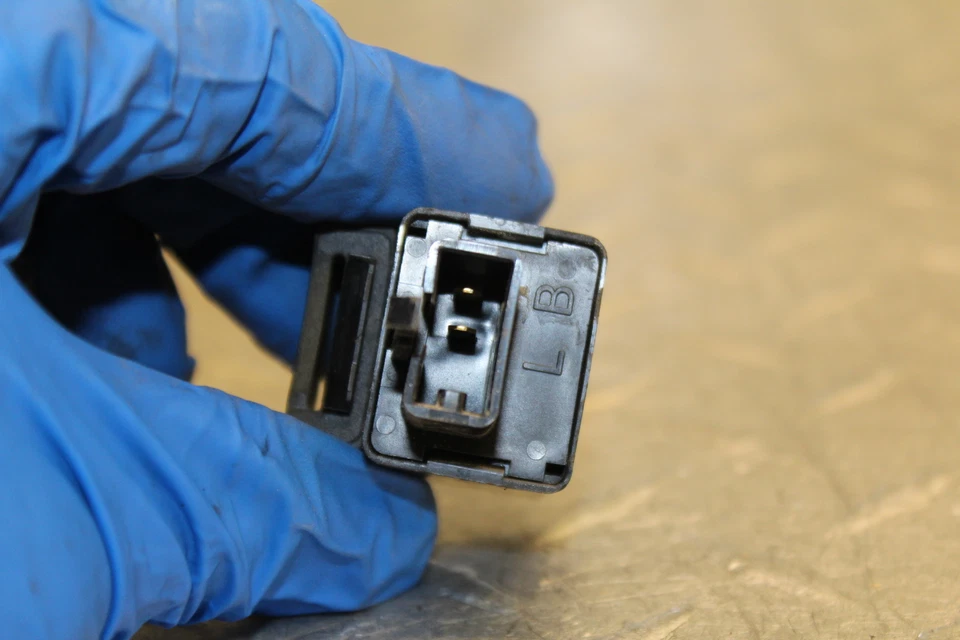 Yamaha FZ1 2003 relé  Foto 2 de 4