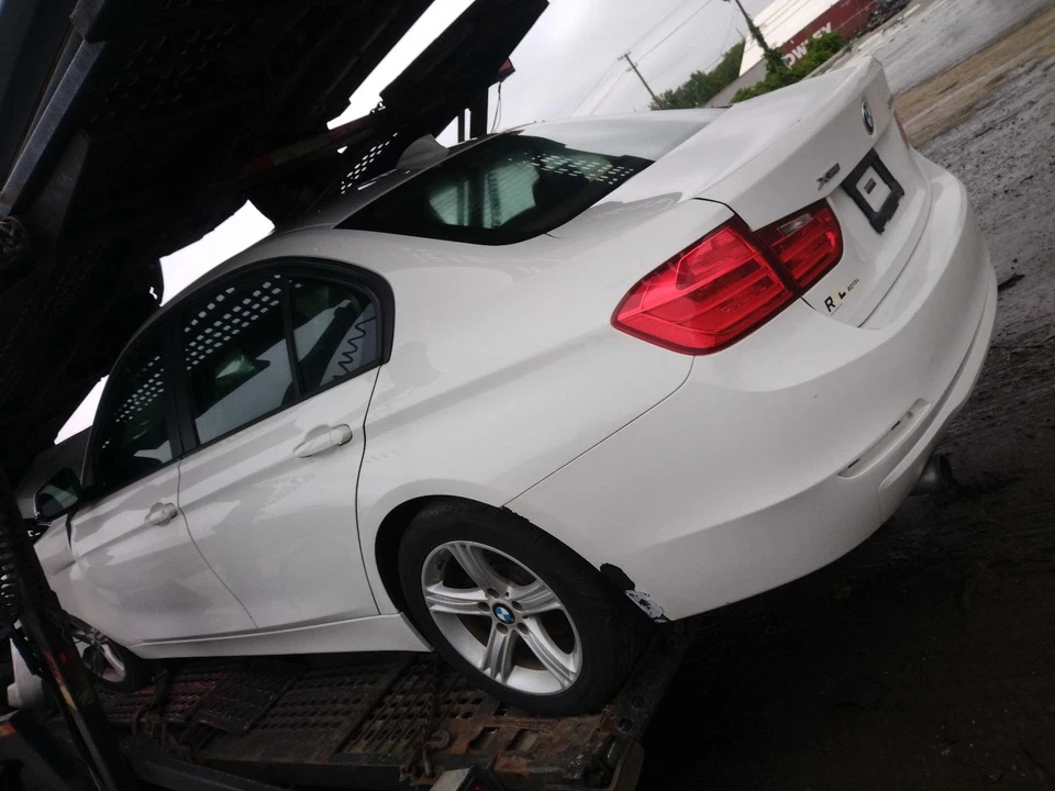 Used Air Cleaner Assembly fits: 2015 Bmw 320I w/o M-Sport package Grade A - Image 3 of 4