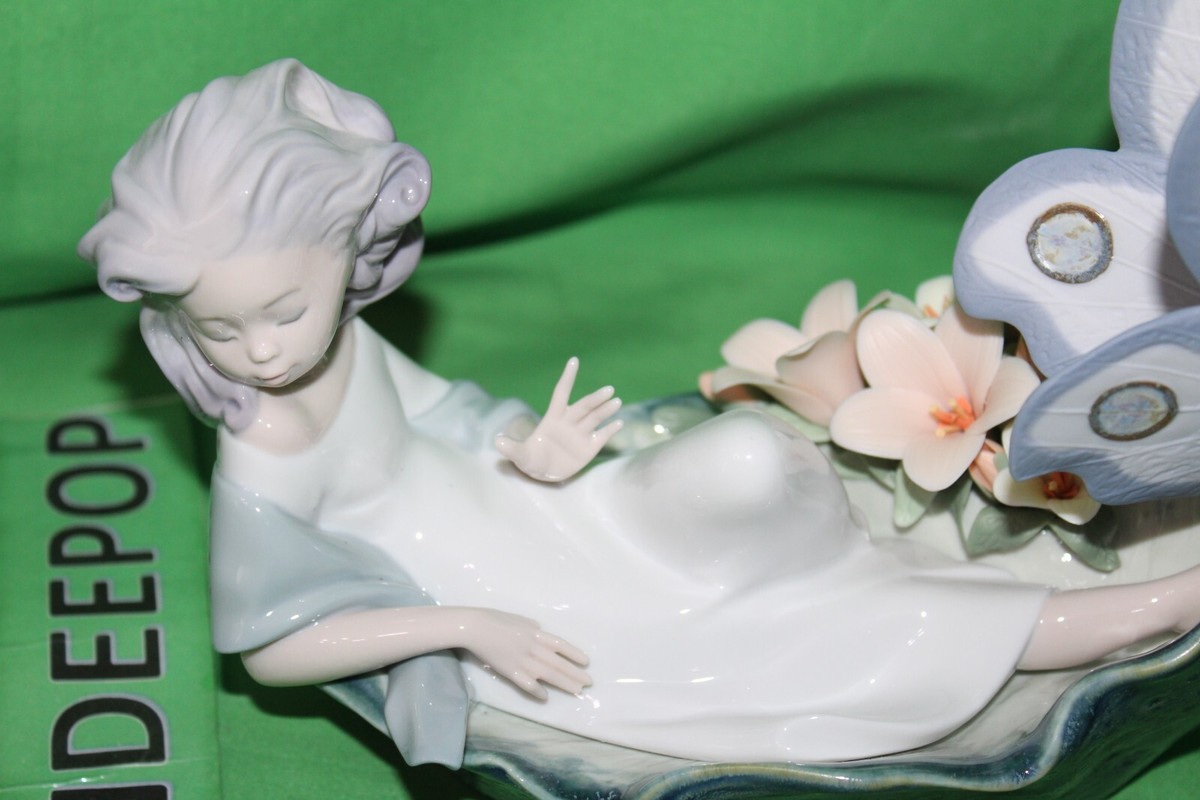 Lladro Fantasy Ride Porcelain Figurine 8124 Spain 7X44J Daisa 2004