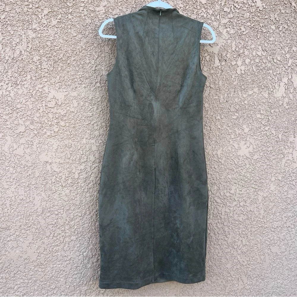 VETEMENTS Abito donna J. McLaughlin scamosciato verde senza maniche completamente foderato preppy contemporaneo